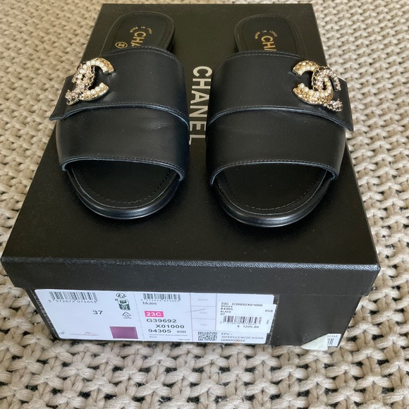 Chanel Black Leather CC Pearl EU 37 - Picture 2 of 5